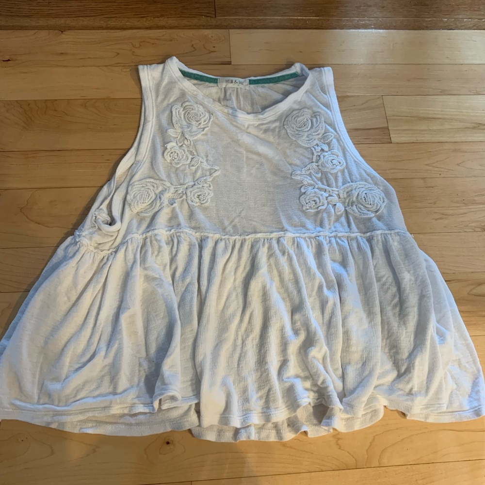 Women’s white lace design tank